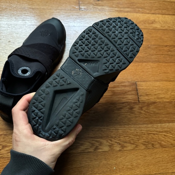 Womens All Black Nike Hurache Shoes - Picture 9 of 10